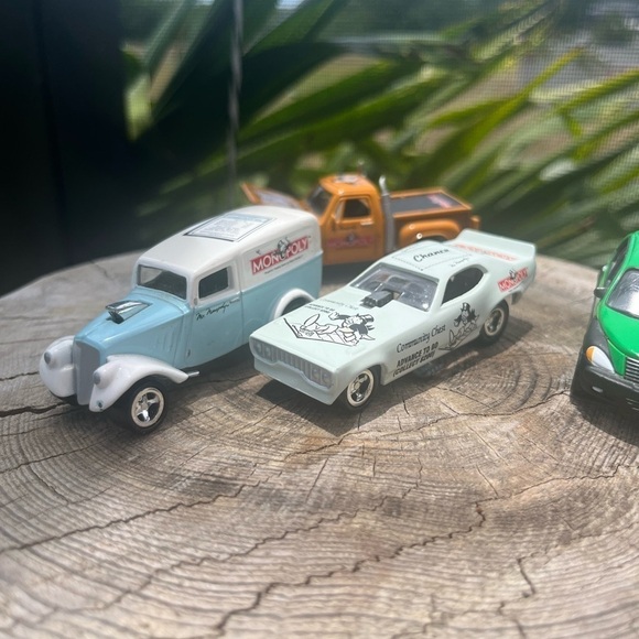 4 Johnny Lighting die cast Monopoly themed cars-2002 - Picture 3 of 11